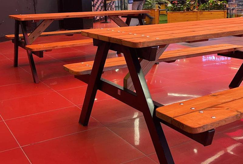 שולחן קקל במתחם סינמה סיטי