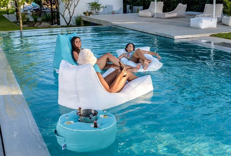 פופים עמידים במים