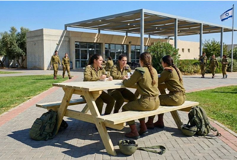 שולחן קקל בבסיס 