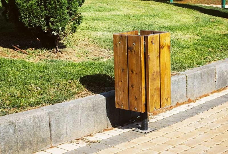 אשפתון בפארק
